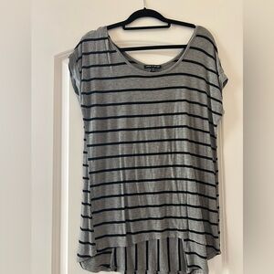 Cable & Gauge Black and Gray Striped Short Sleeve Top Sz M. Used.